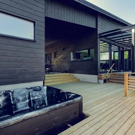 Villa Eslahti - Seafront/jacuzzi Porvoo