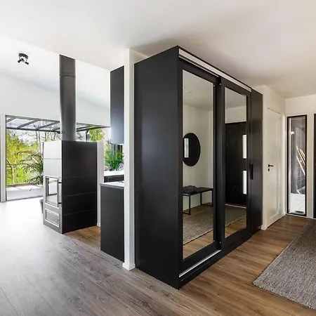 Villa Eslahti - Seafront/jacuzzi *